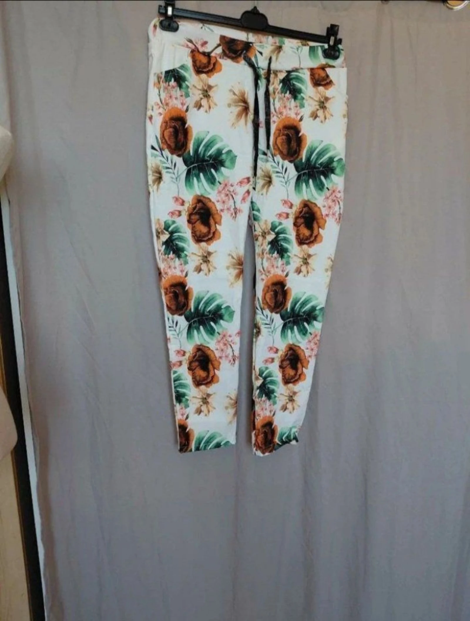 Tres joli pantalon femme T U
